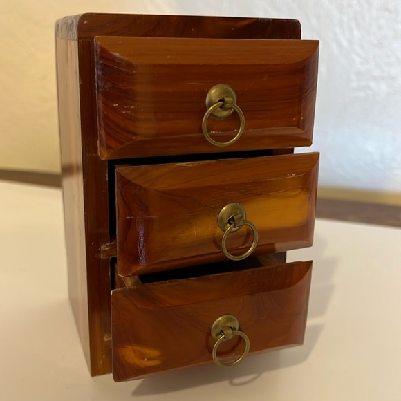 Wooden treasure chest/trinket box - Picture 3 of 5